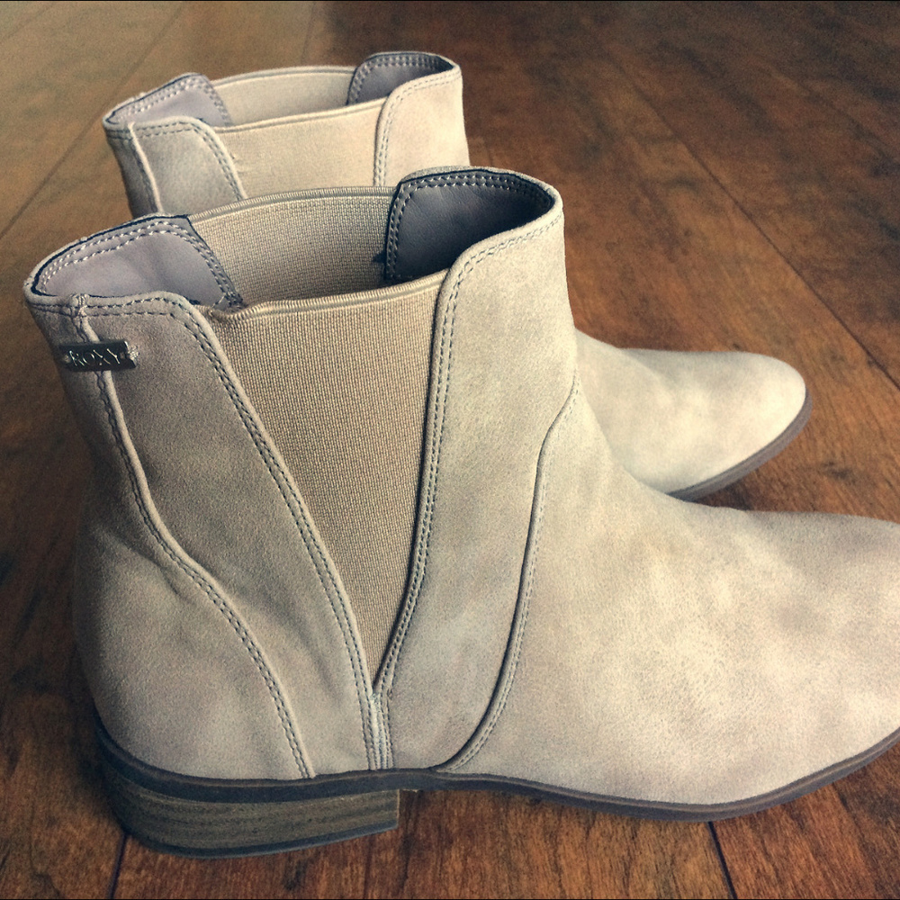 Roxy Suede Tan Bootie Size 8
